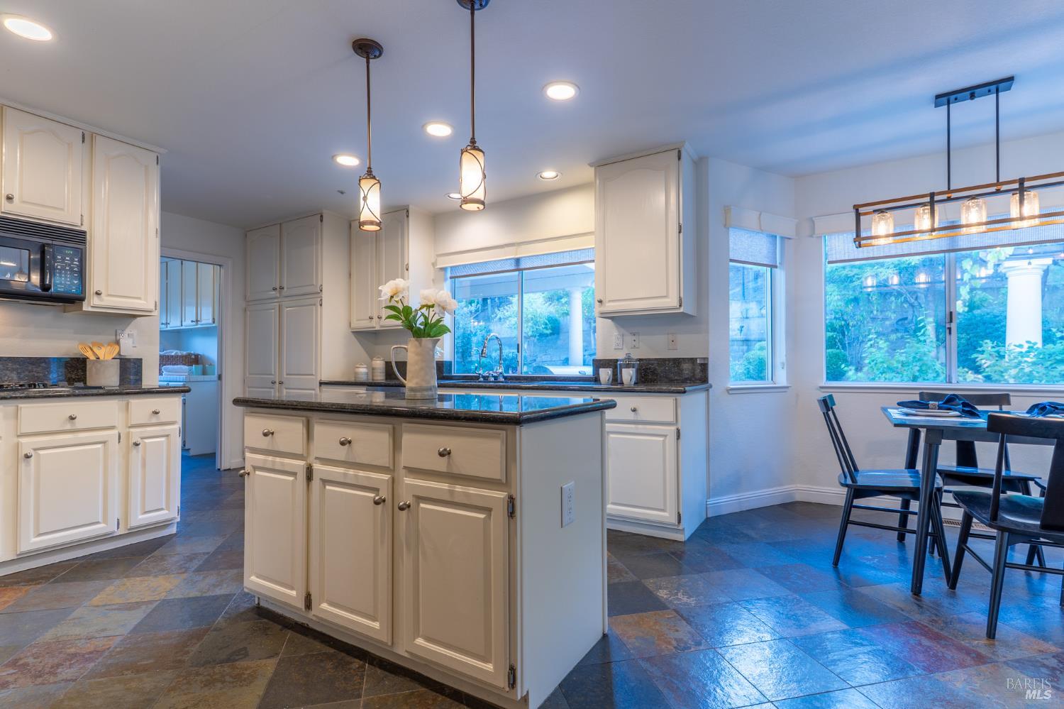 Detail Gallery Image 9 of 37 For 1125 Westview Dr, Napa,  CA 94558 - 5 Beds | 3 Baths