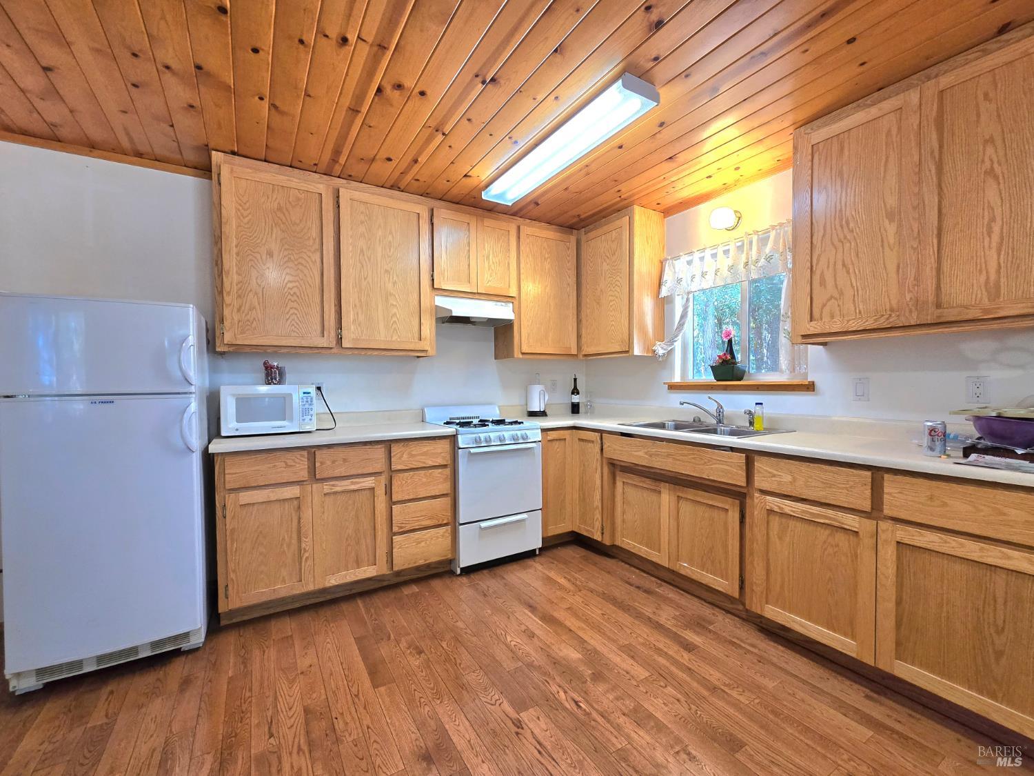 Detail Gallery Image 11 of 31 For 36193 Covelo Rd, Willits,  CA 95490 - 2 Beds | 1 Baths