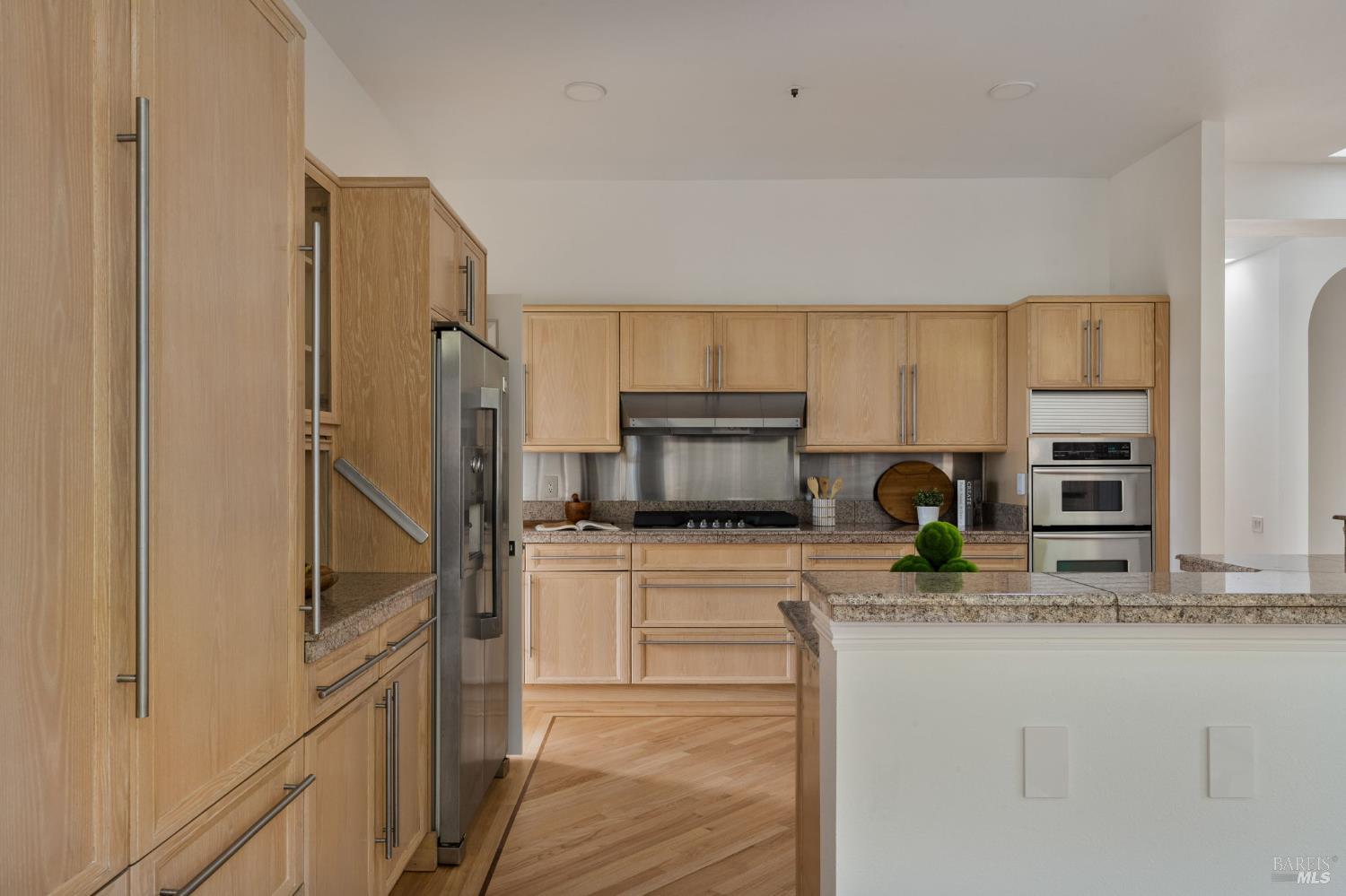 Detail Gallery Image 9 of 48 For 174 Main Dr, San Rafael,  CA 94901 - 5 Beds | 2/2 Baths