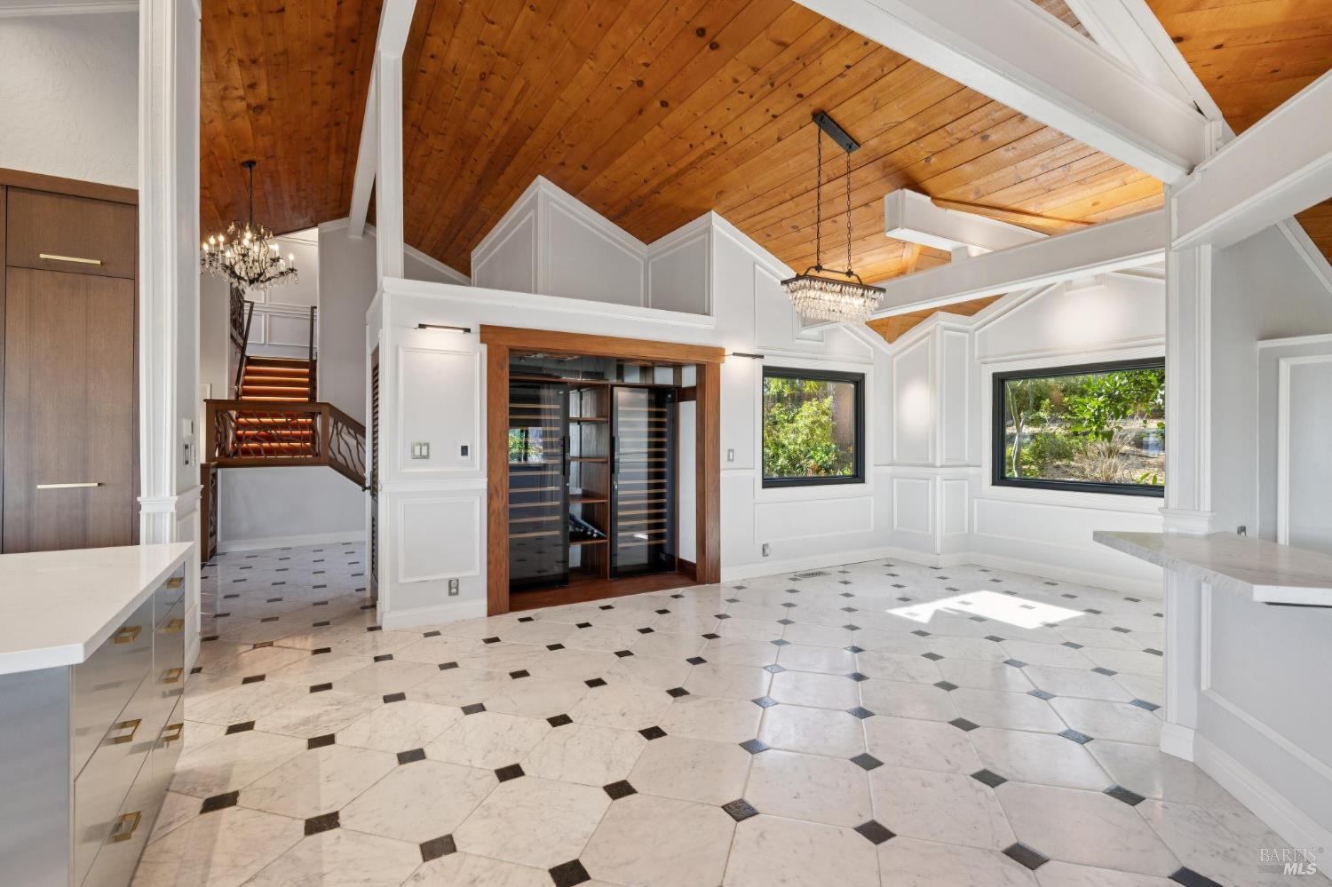 Detail Gallery Image 16 of 66 For 160 Crest Rd, Novato,  CA 94945 - 3 Beds | 3/2 Baths