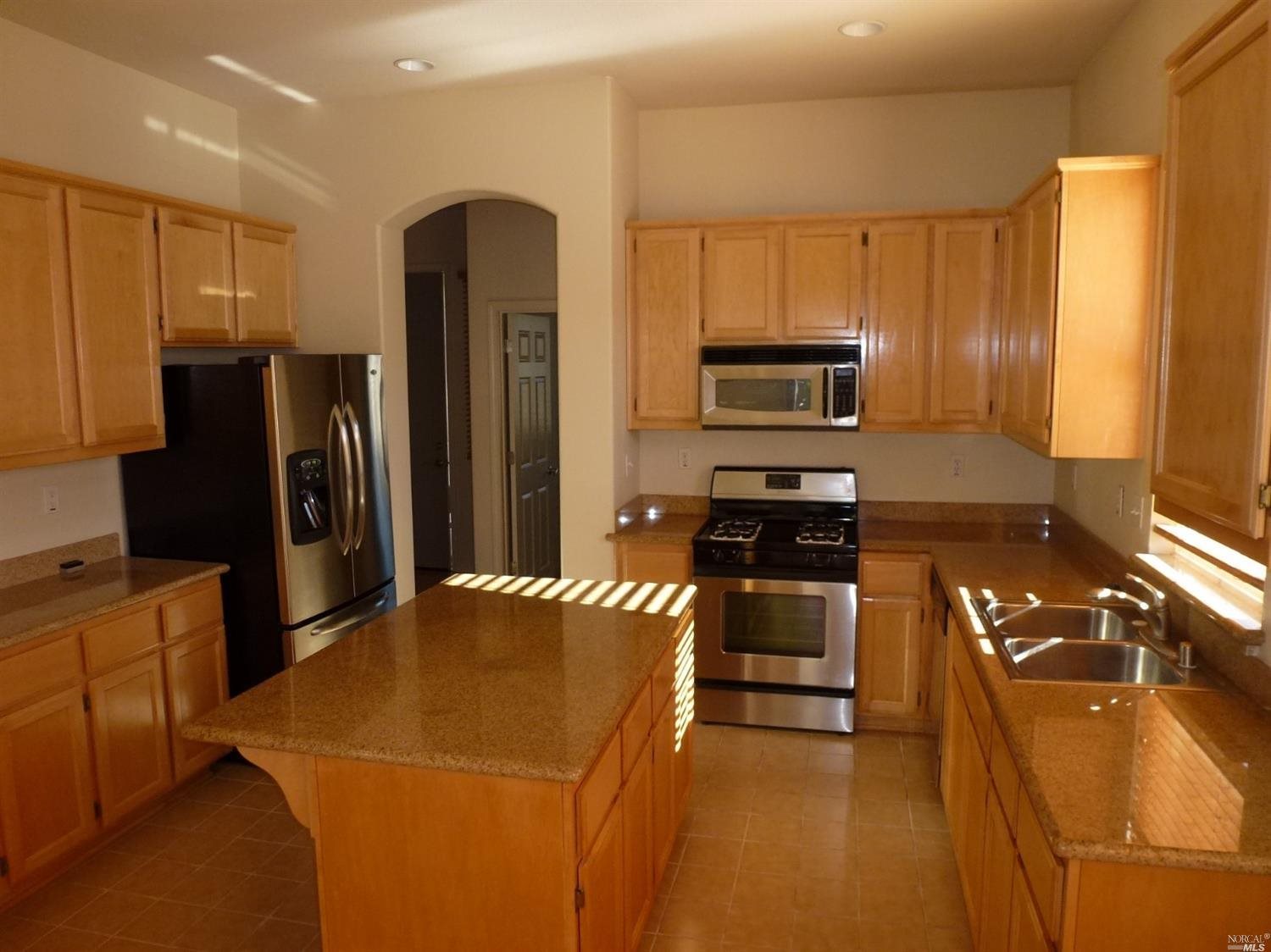 Detail Gallery Image 3 of 11 For 3273 Inwood Pl, Fairfield,  CA 94534 - 2 Beds | 2 Baths