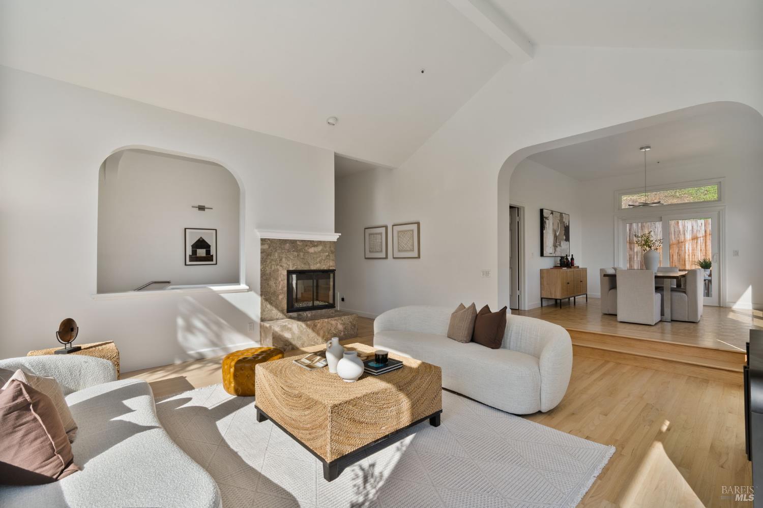 Detail Gallery Image 6 of 48 For 174 Main Dr, San Rafael,  CA 94901 - 5 Beds | 2/2 Baths