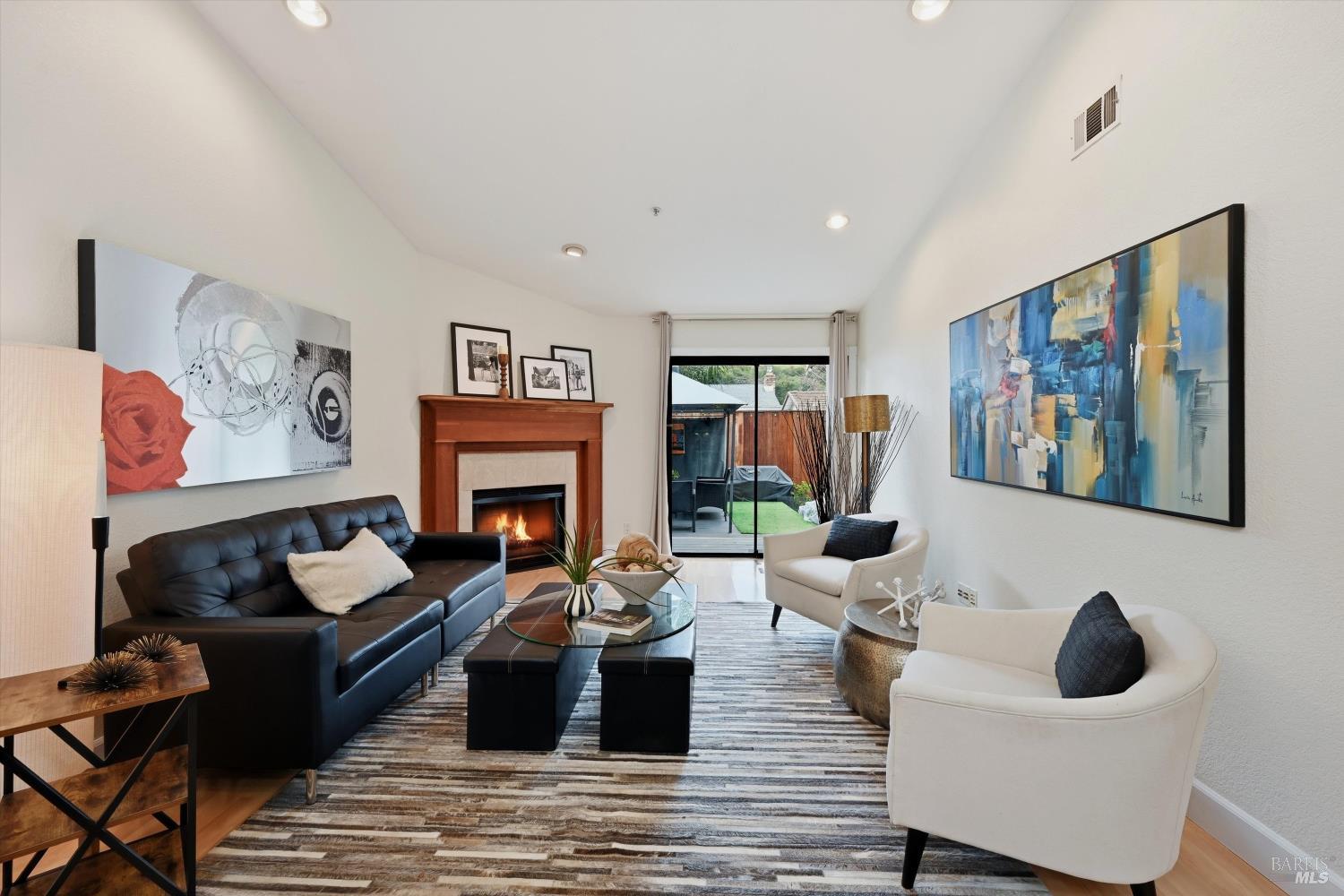 Detail Gallery Image 2 of 32 For 29 Vanessa Ct, Napa,  CA 94558 - 2 Beds | 2 Baths