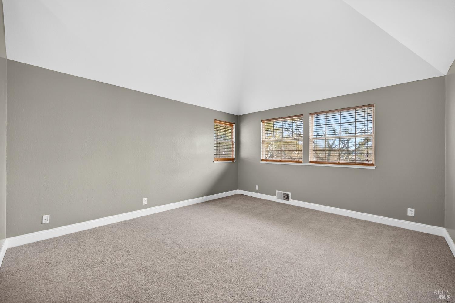 Detail Gallery Image 17 of 37 For 195 E B St, Benicia,  CA 94510 - 3 Beds | 2/1 Baths
