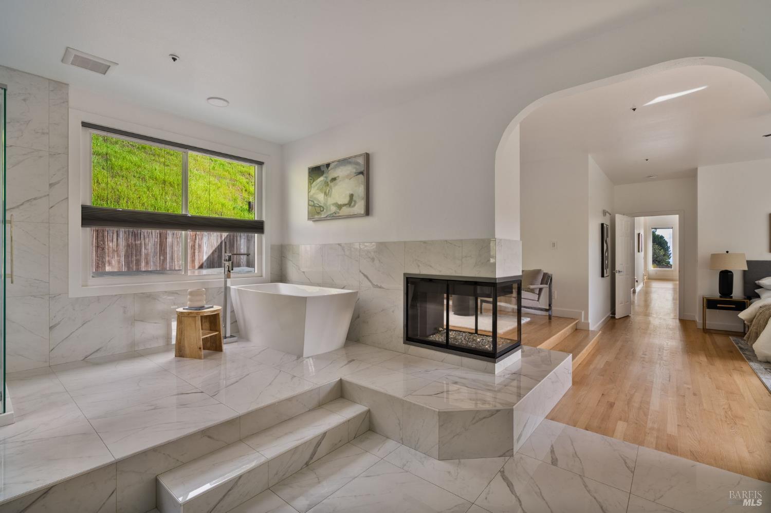 Detail Gallery Image 24 of 48 For 174 Main Dr, San Rafael,  CA 94901 - 5 Beds | 2/2 Baths