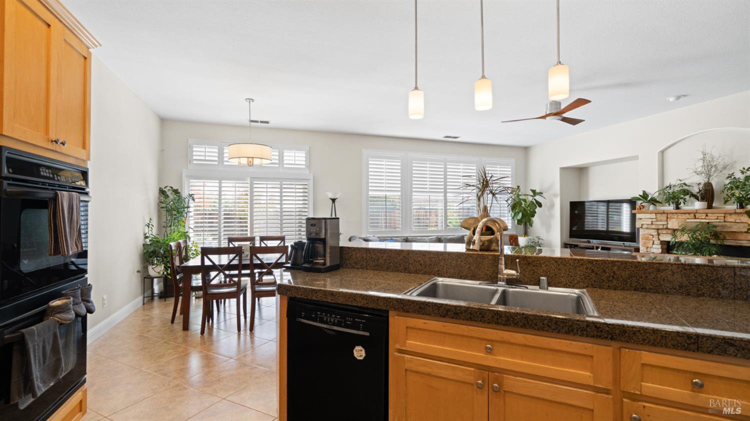 Detail Gallery Image 20 of 62 For 1803 Sanger Peak Way, Antioch,  CA 94531 - 4 Beds | 2/1 Baths