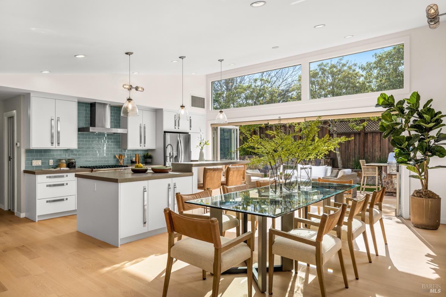 Detail Gallery Image 6 of 55 For 34 Southridge Dr, Tiburon,  CA 94920 - 4 Beds | 3/1 Baths