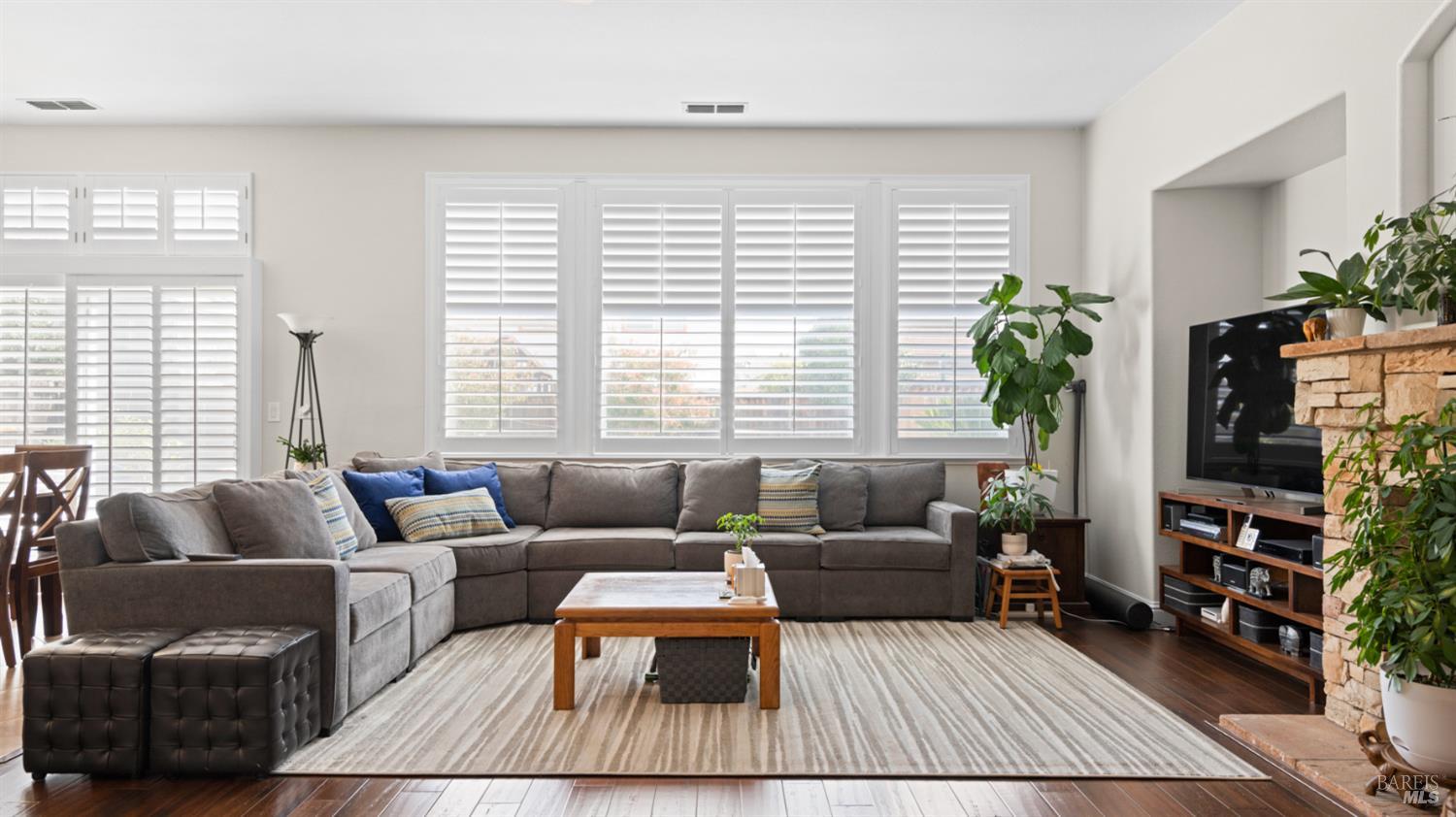 Detail Gallery Image 11 of 62 For 1803 Sanger Peak Way, Antioch,  CA 94531 - 4 Beds | 2/1 Baths