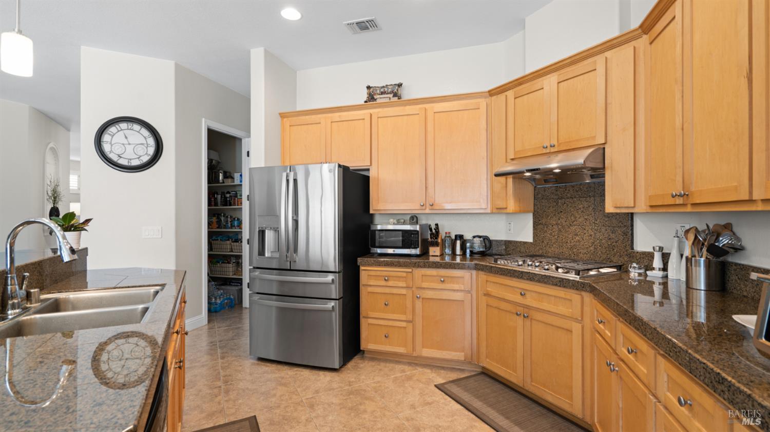 Detail Gallery Image 18 of 62 For 1803 Sanger Peak Way, Antioch,  CA 94531 - 4 Beds | 2/1 Baths