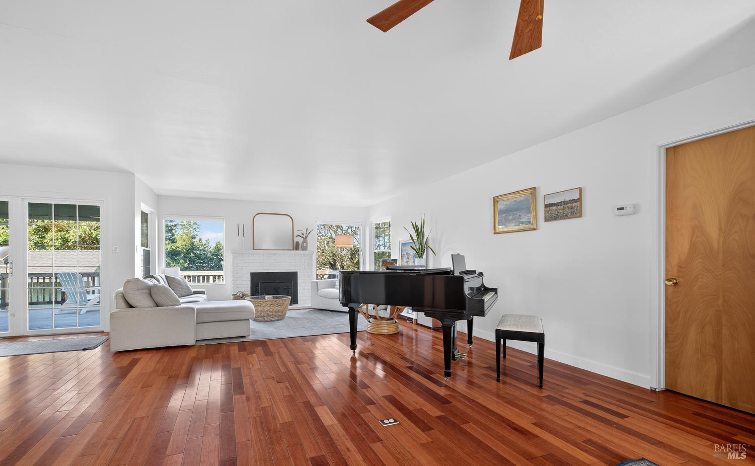 Detail Gallery Image 11 of 51 For 445 Marshall Ave, Petaluma,  CA 94952 - 3 Beds | 2 Baths