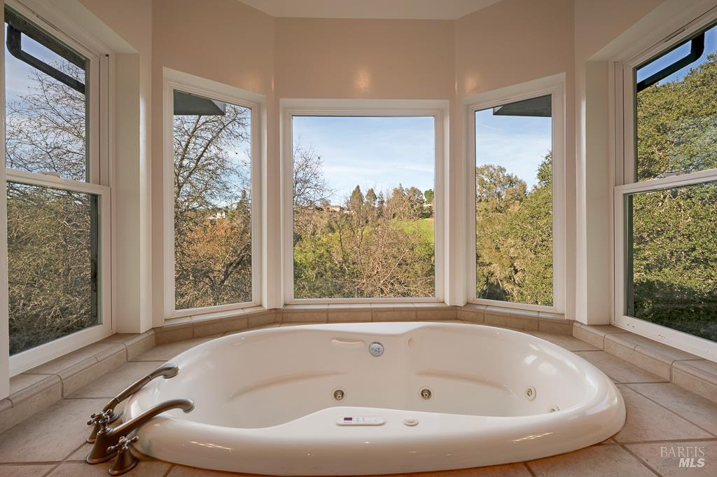 Detail Gallery Image 22 of 39 For 801 Samantha Ct, Healdsburg,  CA 95448 - 5 Beds | 4 Baths