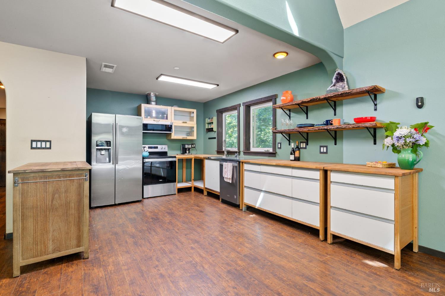 Detail Gallery Image 8 of 53 For 9935 Occidental Rd, Sebastopol,  CA 95472 - 3 Beds | 3 Baths