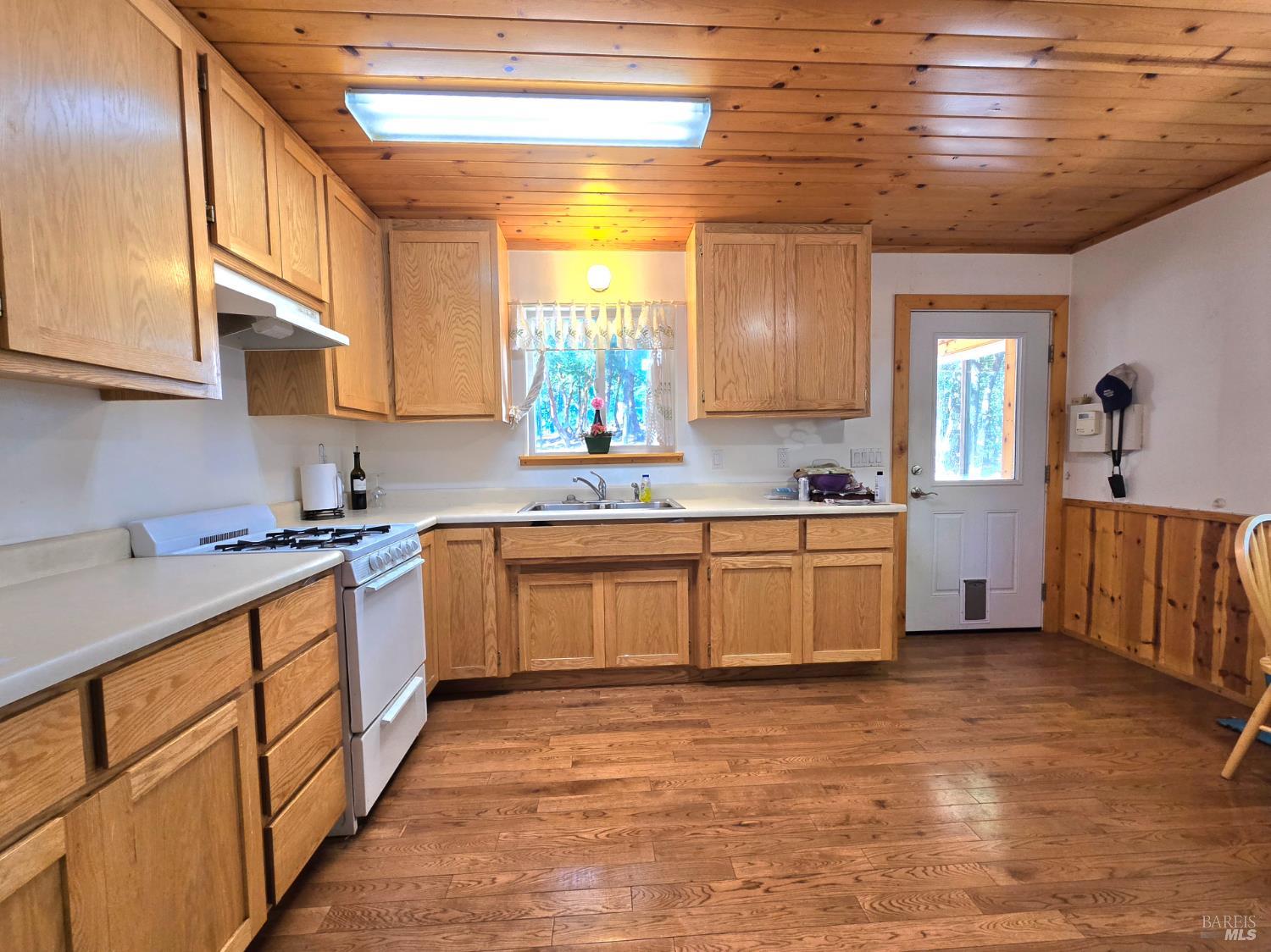 Detail Gallery Image 10 of 31 For 36193 Covelo Rd, Willits,  CA 95490 - 2 Beds | 1 Baths