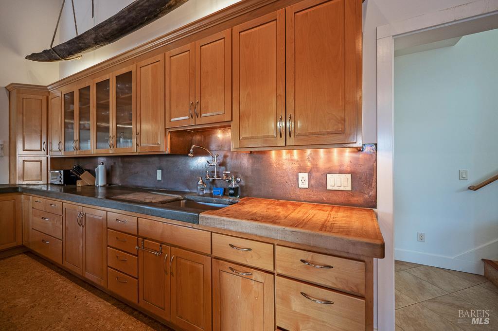 Detail Gallery Image 12 of 39 For 801 Samantha Ct, Healdsburg,  CA 95448 - 5 Beds | 4 Baths