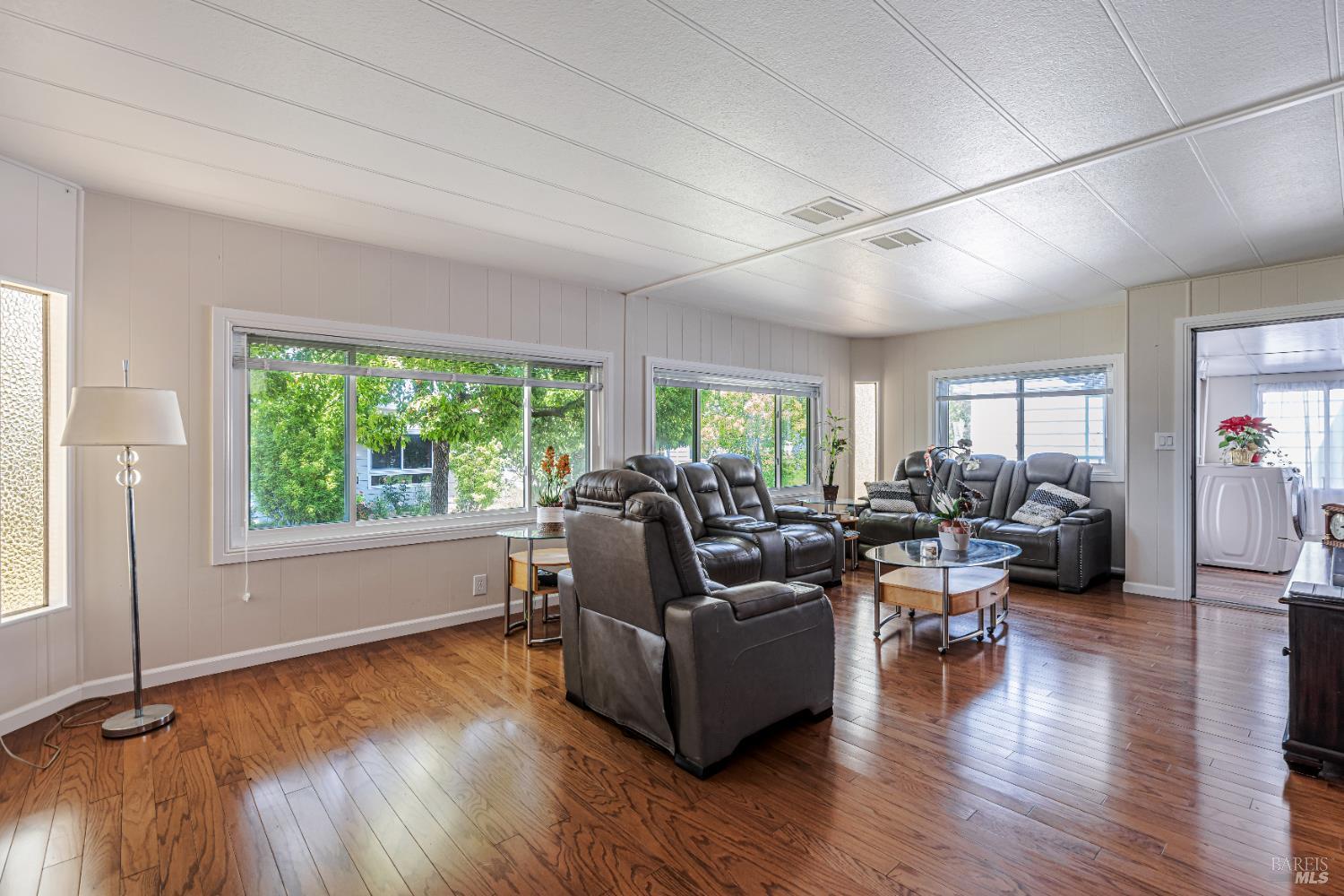 Detail Gallery Image 7 of 25 For 815 Las Palmas Ave, Novato,  CA 94949 - 2 Beds | 2 Baths