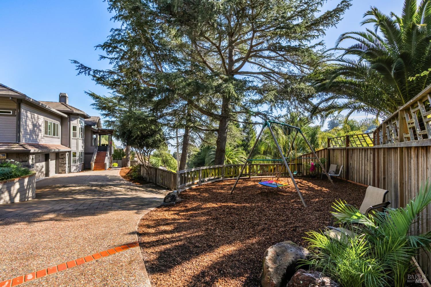 Detail Gallery Image 43 of 48 For 174 Main Dr, San Rafael,  CA 94901 - 5 Beds | 2/2 Baths