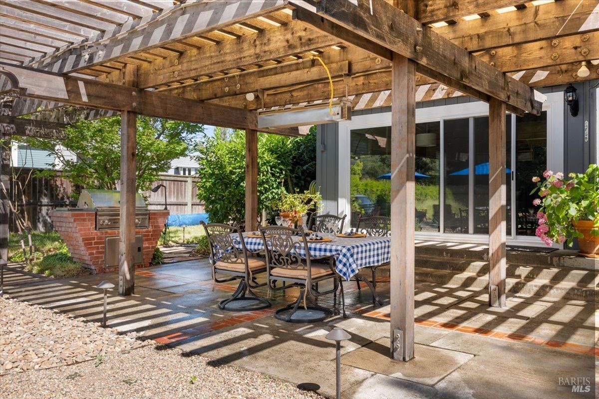 Detail Gallery Image 77 of 96 For 433 Tee Ct, Healdsburg,  CA 95448 - 4 Beds | 3/1 Baths