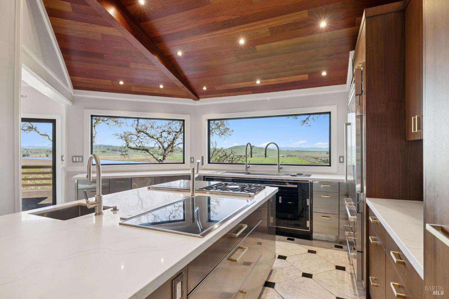 Detail Gallery Image 20 of 66 For 160 Crest Rd, Novato,  CA 94945 - 3 Beds | 3/2 Baths