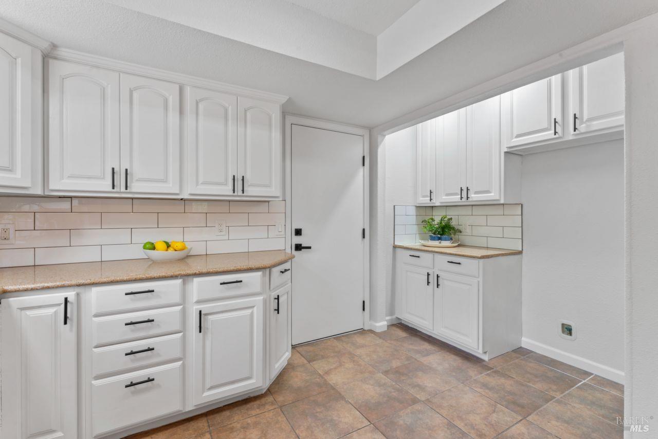 Detail Gallery Image 10 of 88 For 1661 Fairfield Ave, Fairfield,  CA 94533 - 3 Beds | 2/1 Baths