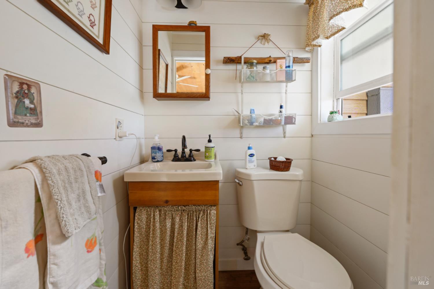 Detail Gallery Image 16 of 40 For 5454 Hall Rd, Santa Rosa,  CA 95401 - 3 Beds | 1/1 Baths