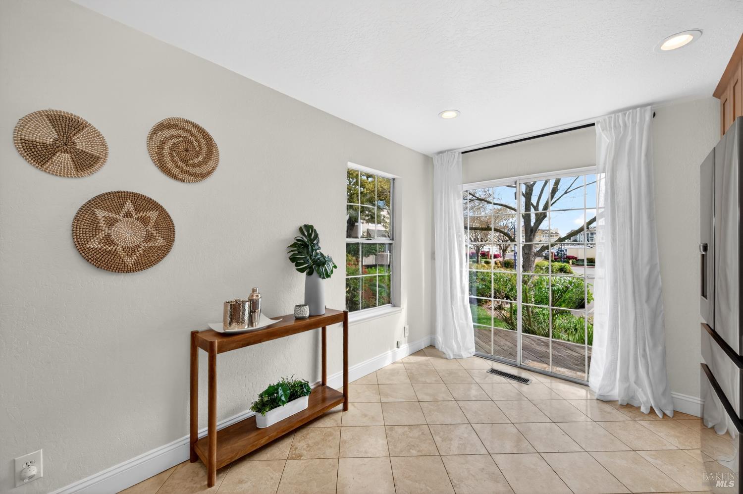 Detail Gallery Image 6 of 37 For 195 E B St, Benicia,  CA 94510 - 3 Beds | 2/1 Baths