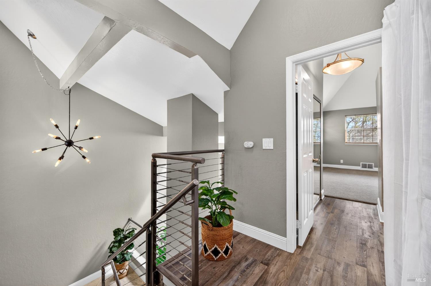 Detail Gallery Image 10 of 37 For 195 E B St, Benicia,  CA 94510 - 3 Beds | 2/1 Baths