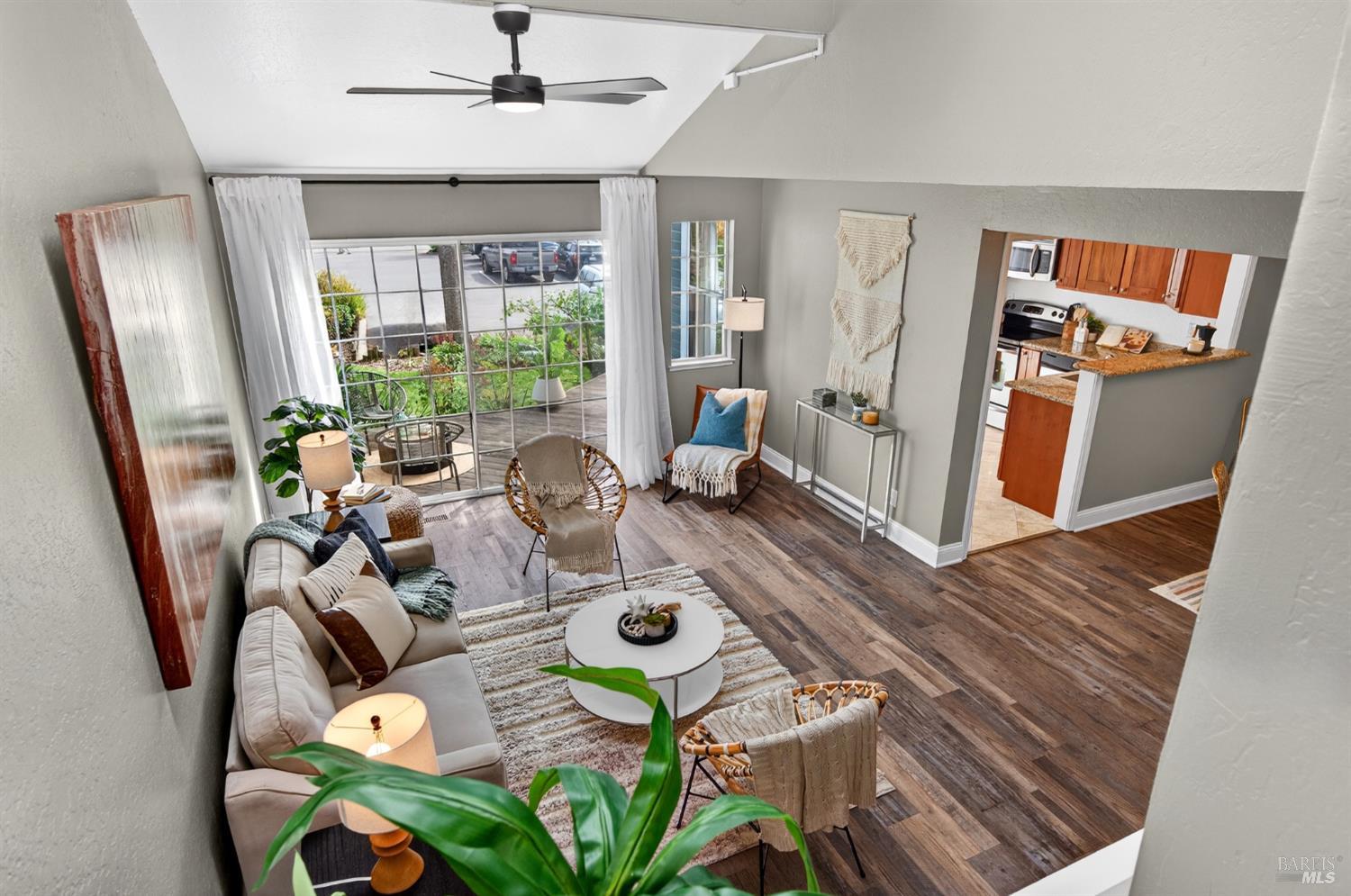 Detail Gallery Image 2 of 37 For 195 E B St, Benicia,  CA 94510 - 3 Beds | 2/1 Baths