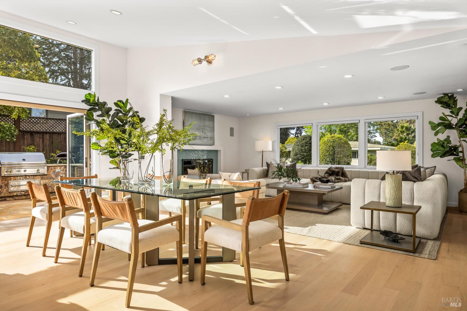 Detail Gallery Image 7 of 55 For 34 Southridge Dr, Tiburon,  CA 94920 - 4 Beds | 3/1 Baths