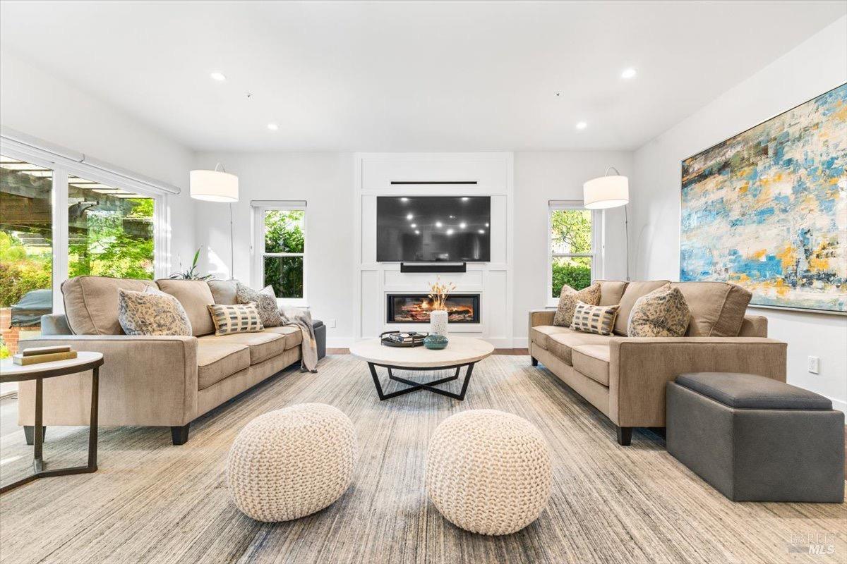 Detail Gallery Image 21 of 96 For 433 Tee Ct, Healdsburg,  CA 95448 - 4 Beds | 3/1 Baths