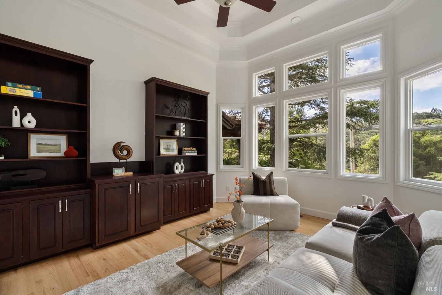 Detail Gallery Image 18 of 48 For 174 Main Dr, San Rafael,  CA 94901 - 5 Beds | 2/2 Baths