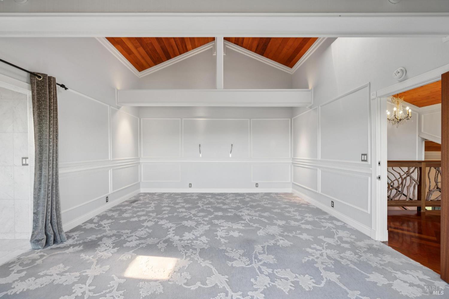 Detail Gallery Image 38 of 66 For 160 Crest Rd, Novato,  CA 94945 - 3 Beds | 3/2 Baths