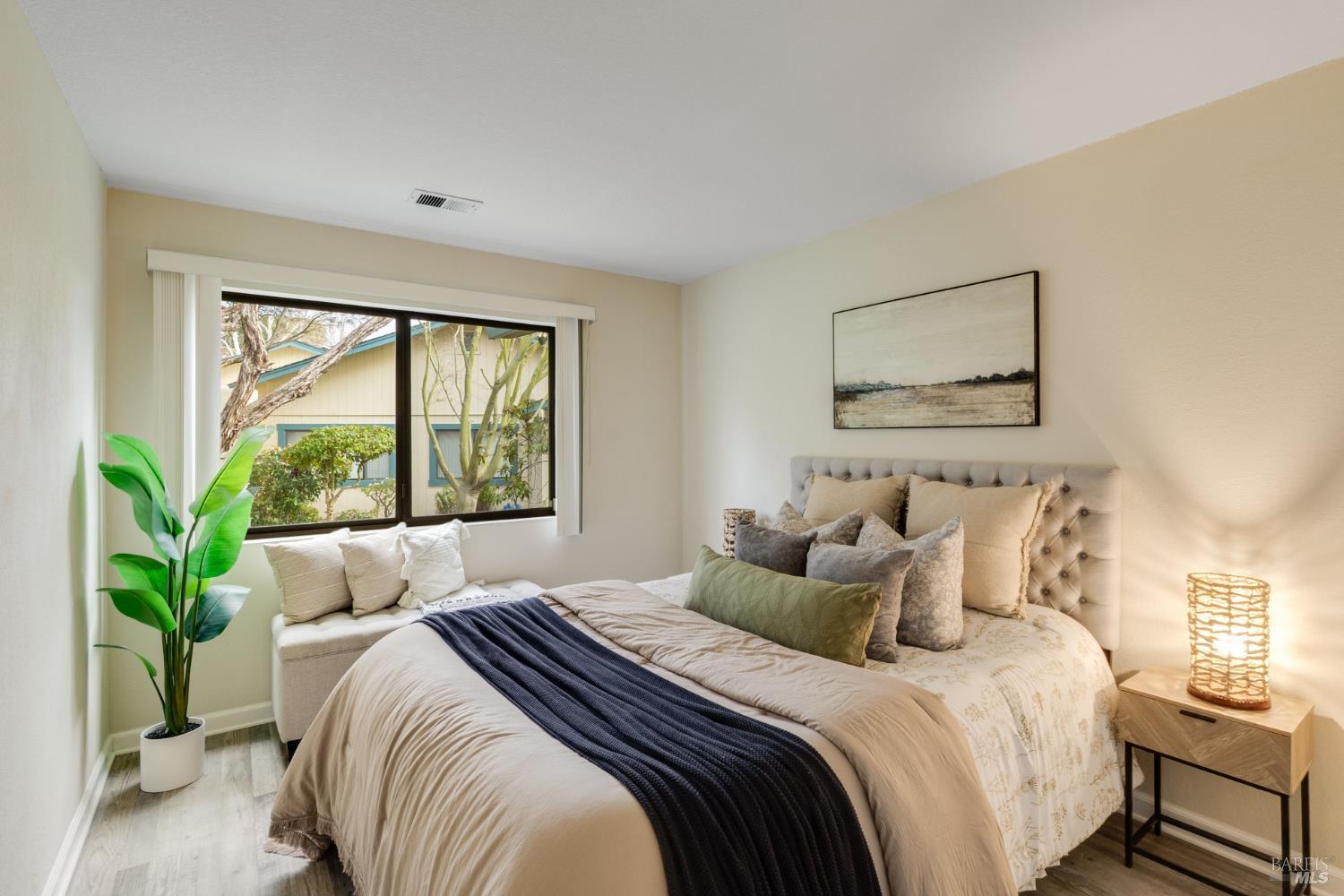 Detail Gallery Image 17 of 48 For 1474 London Cir, Benicia,  CA 94510 - 2 Beds | 2 Baths