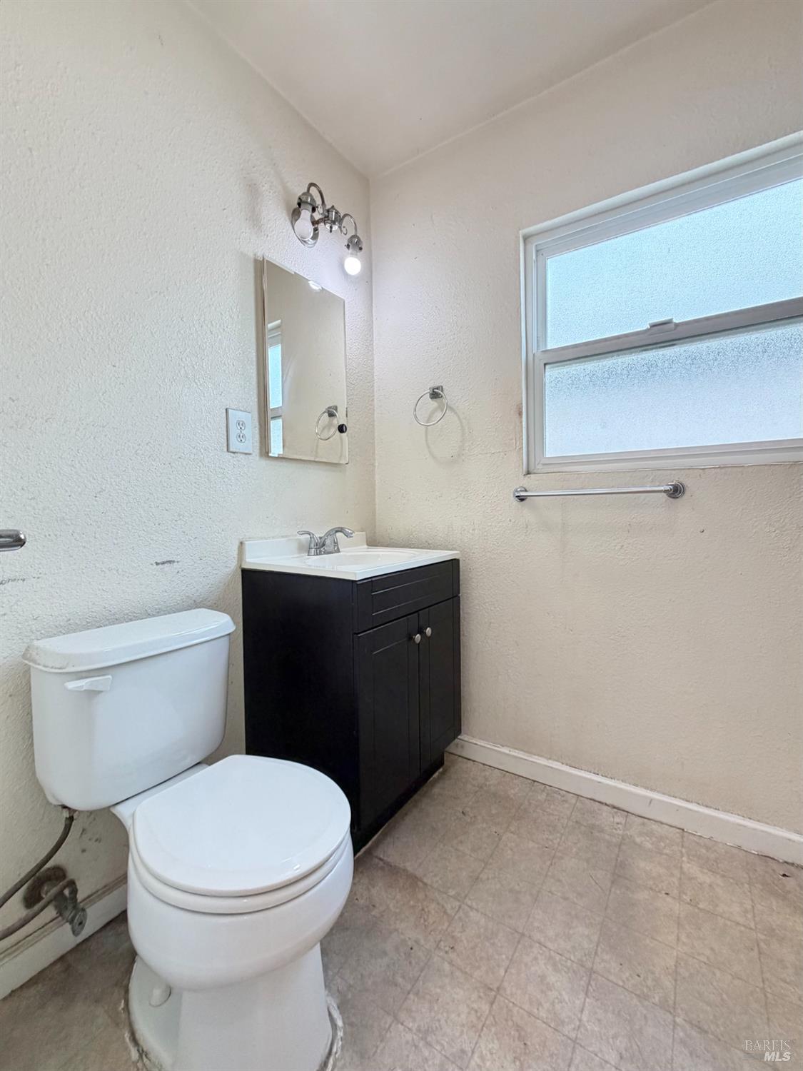 Detail Gallery Image 14 of 33 For 2530 Pacific St, Napa,  CA 94558 - 2 Beds | 1 Baths