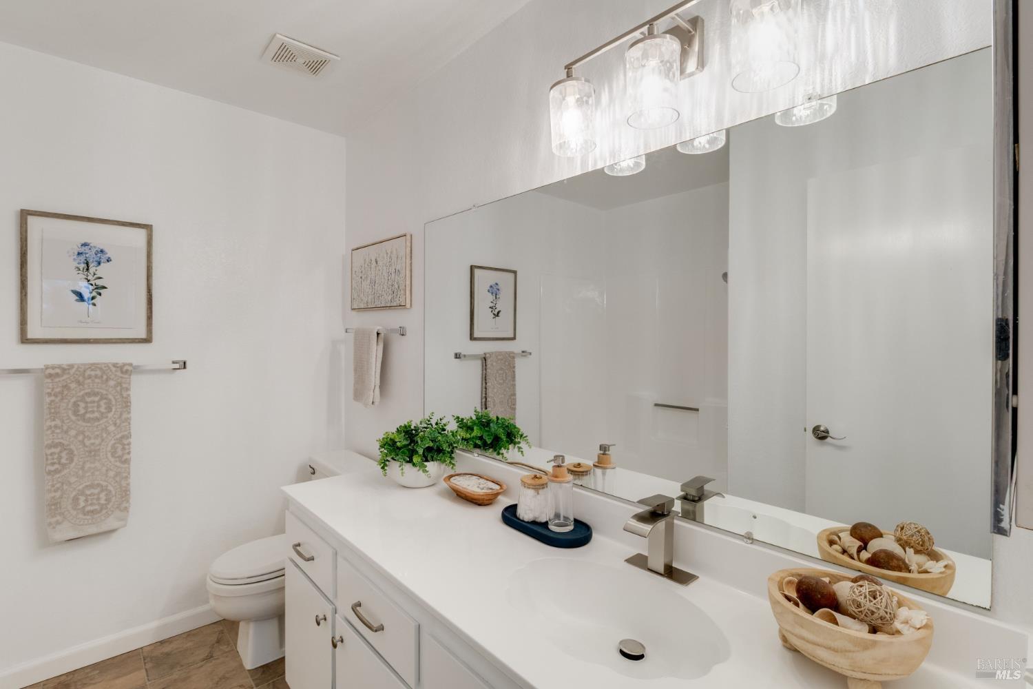 Detail Gallery Image 20 of 48 For 1474 London Cir, Benicia,  CA 94510 - 2 Beds | 2 Baths