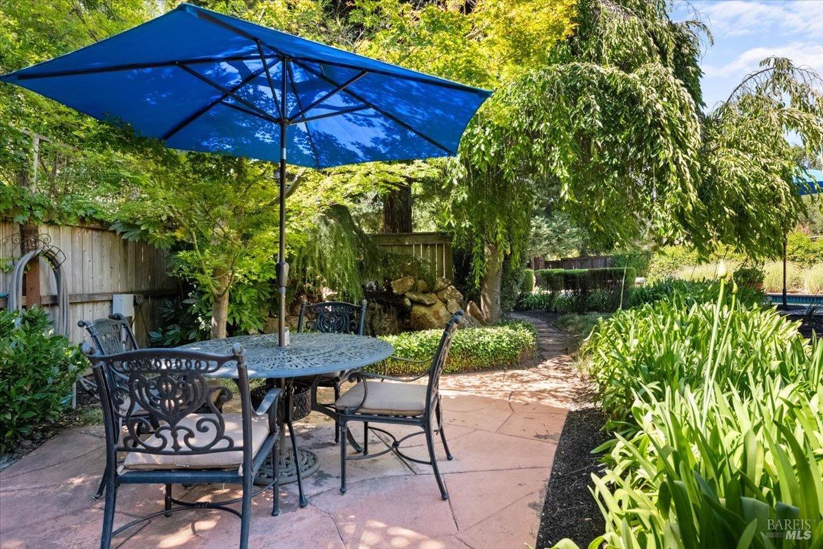 Detail Gallery Image 82 of 96 For 433 Tee Ct, Healdsburg,  CA 95448 - 4 Beds | 3/1 Baths