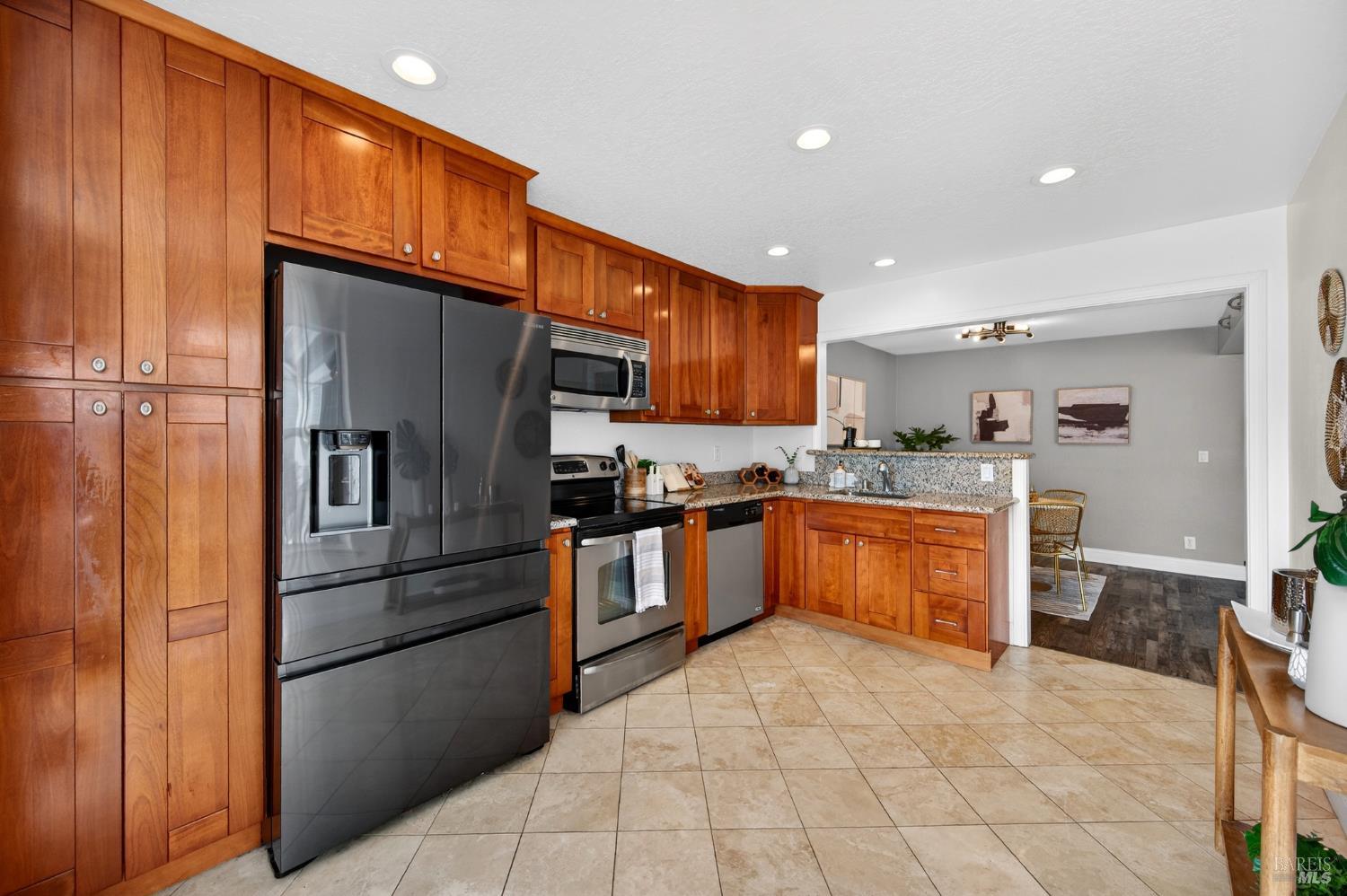 Detail Gallery Image 5 of 37 For 195 E B St, Benicia,  CA 94510 - 3 Beds | 2/1 Baths