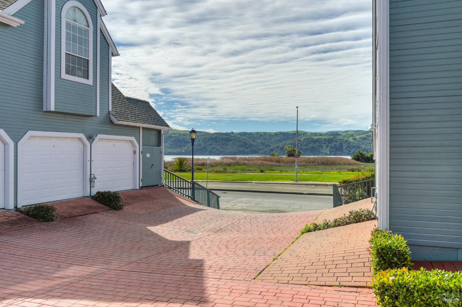 Detail Gallery Image 31 of 37 For 195 E B St, Benicia,  CA 94510 - 3 Beds | 2/1 Baths