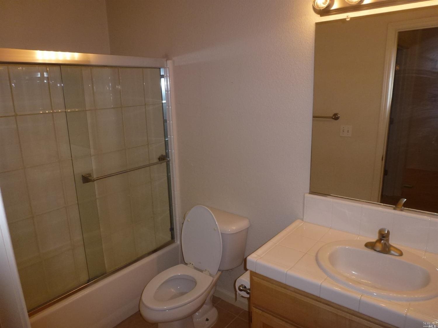 Detail Gallery Image 8 of 11 For 3273 Inwood Pl, Fairfield,  CA 94534 - 2 Beds | 2 Baths