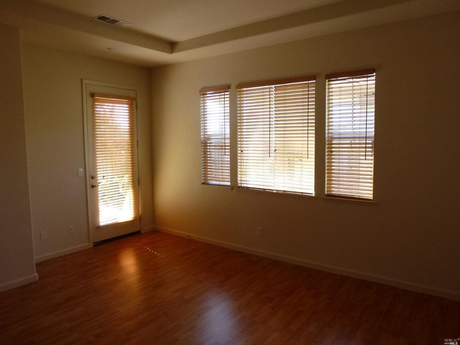 Detail Gallery Image 7 of 11 For 3273 Inwood Pl, Fairfield,  CA 94534 - 2 Beds | 2 Baths