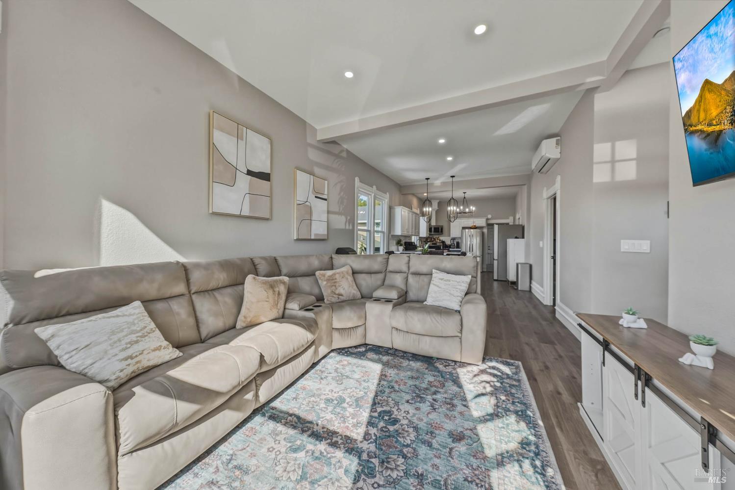 Detail Gallery Image 7 of 33 For 107 Sebastopol Ave, Santa Rosa,  CA 95407 - 4 Beds | 3/1 Baths