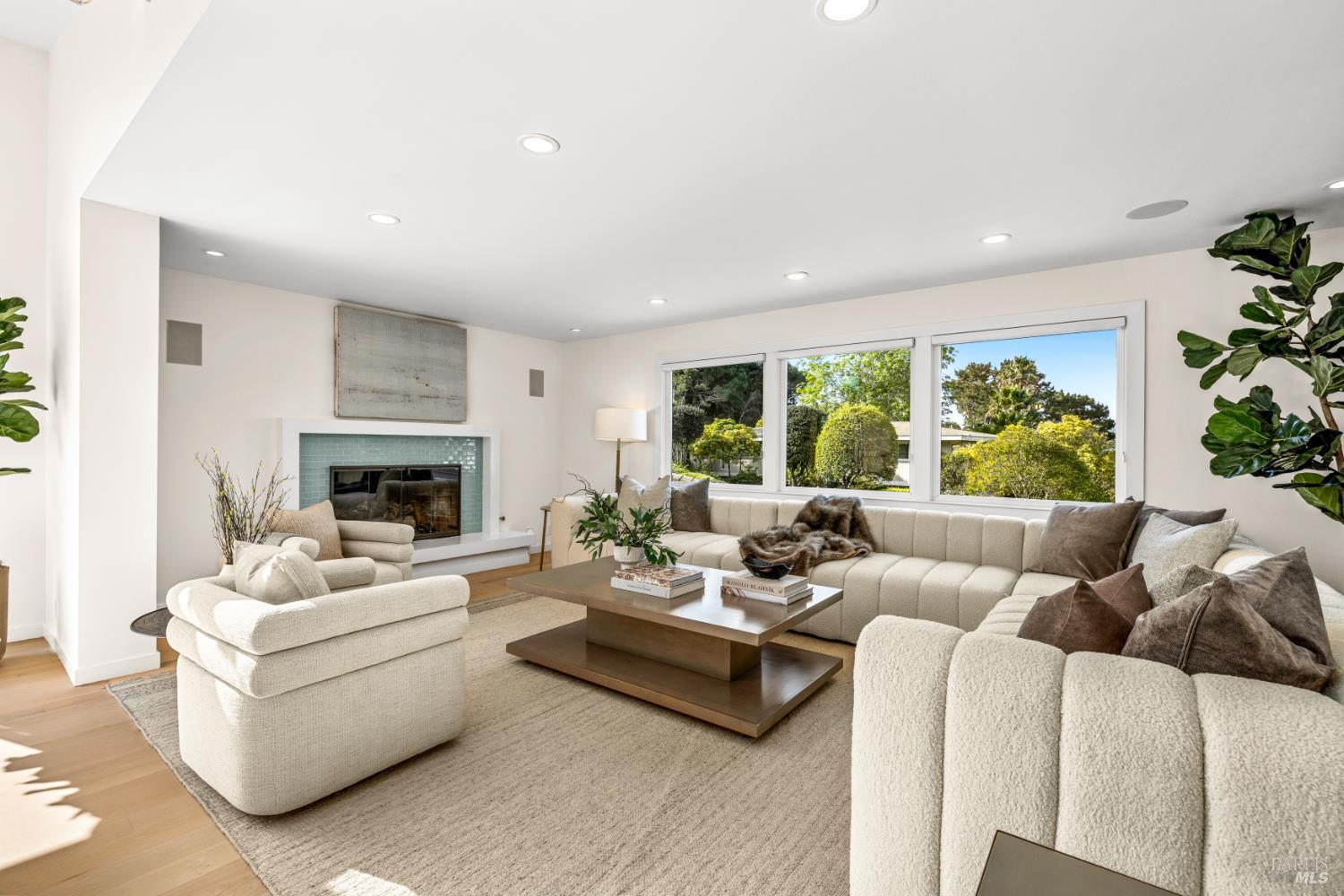 Detail Gallery Image 8 of 55 For 34 Southridge Dr, Tiburon,  CA 94920 - 4 Beds | 3/1 Baths