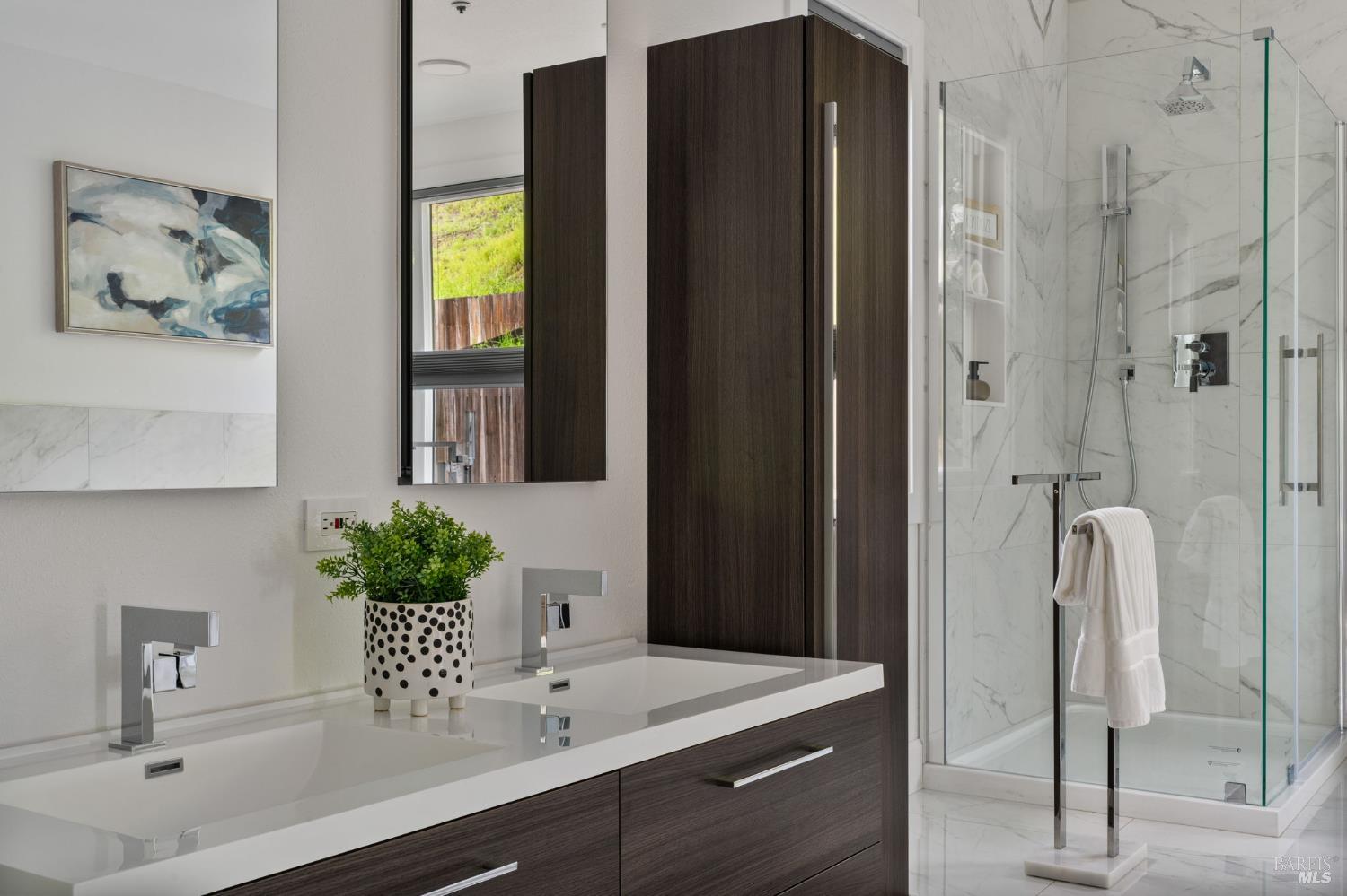 Detail Gallery Image 28 of 48 For 174 Main Dr, San Rafael,  CA 94901 - 5 Beds | 2/2 Baths