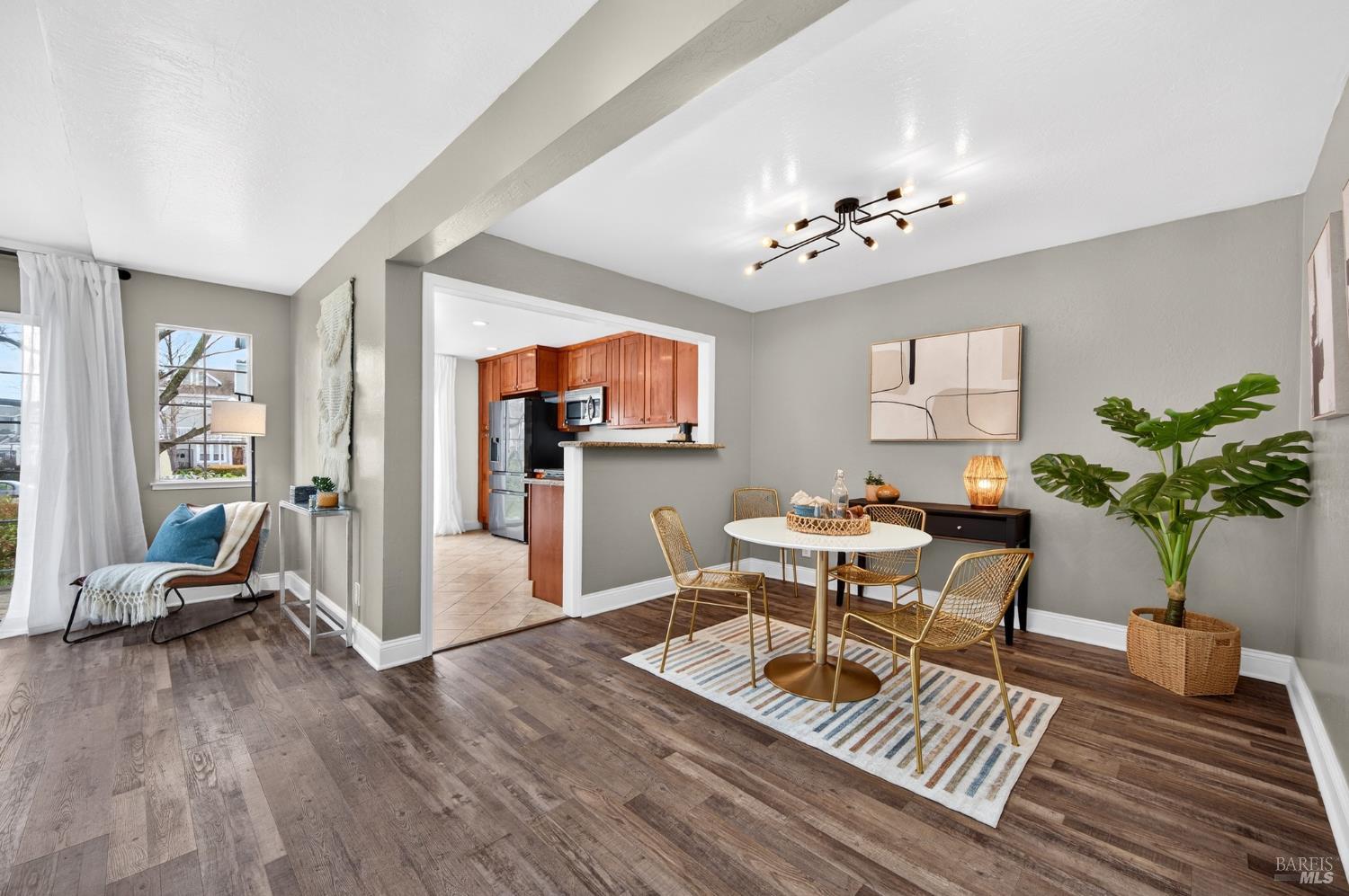 Detail Gallery Image 11 of 37 For 195 E B St, Benicia,  CA 94510 - 3 Beds | 2/1 Baths