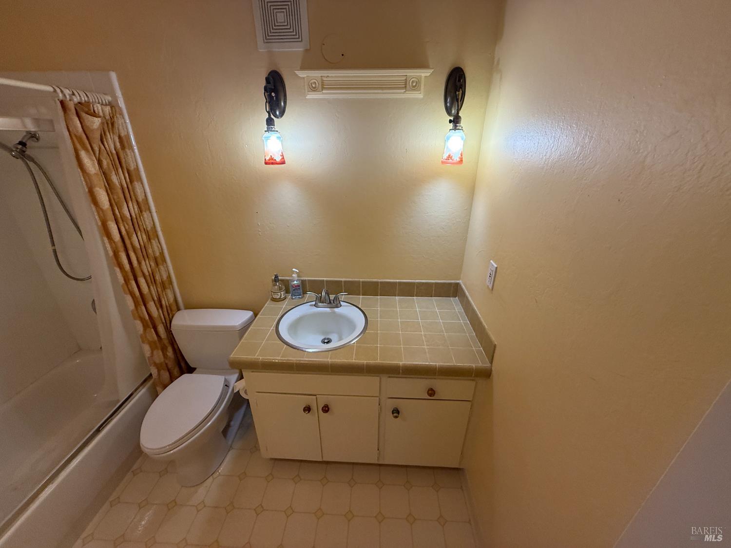 Detail Gallery Image 7 of 10 For 369 Eden Roc Dr, Sausalito,  CA 94965 - 1 Beds | 1 Baths