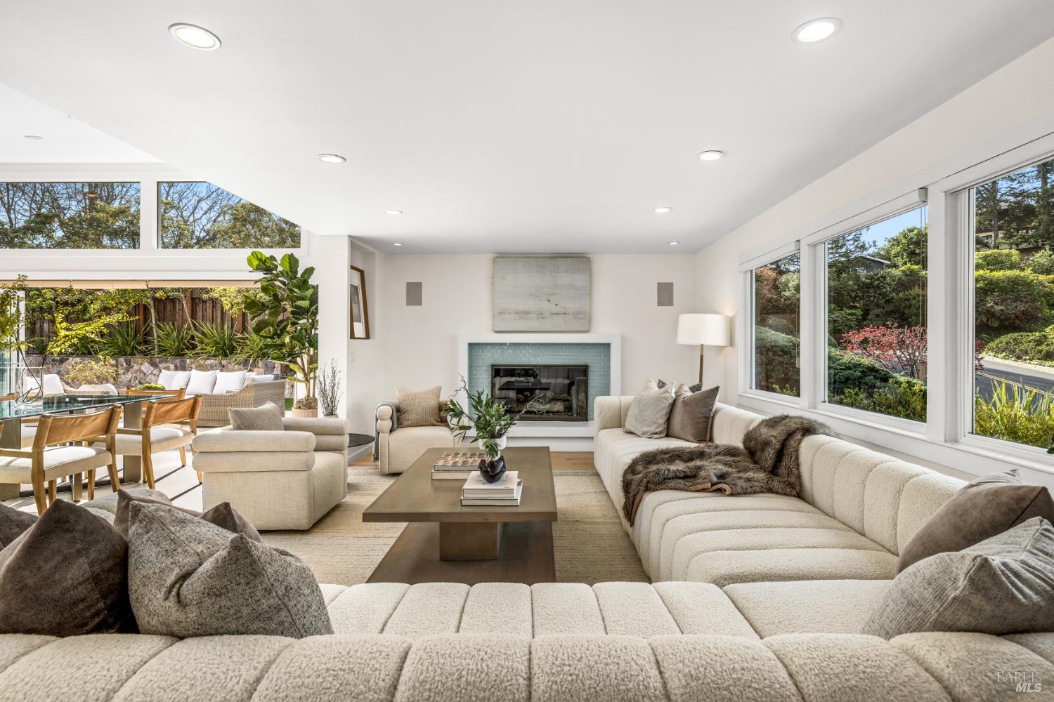 Detail Gallery Image 9 of 55 For 34 Southridge Dr, Tiburon,  CA 94920 - 4 Beds | 3/1 Baths