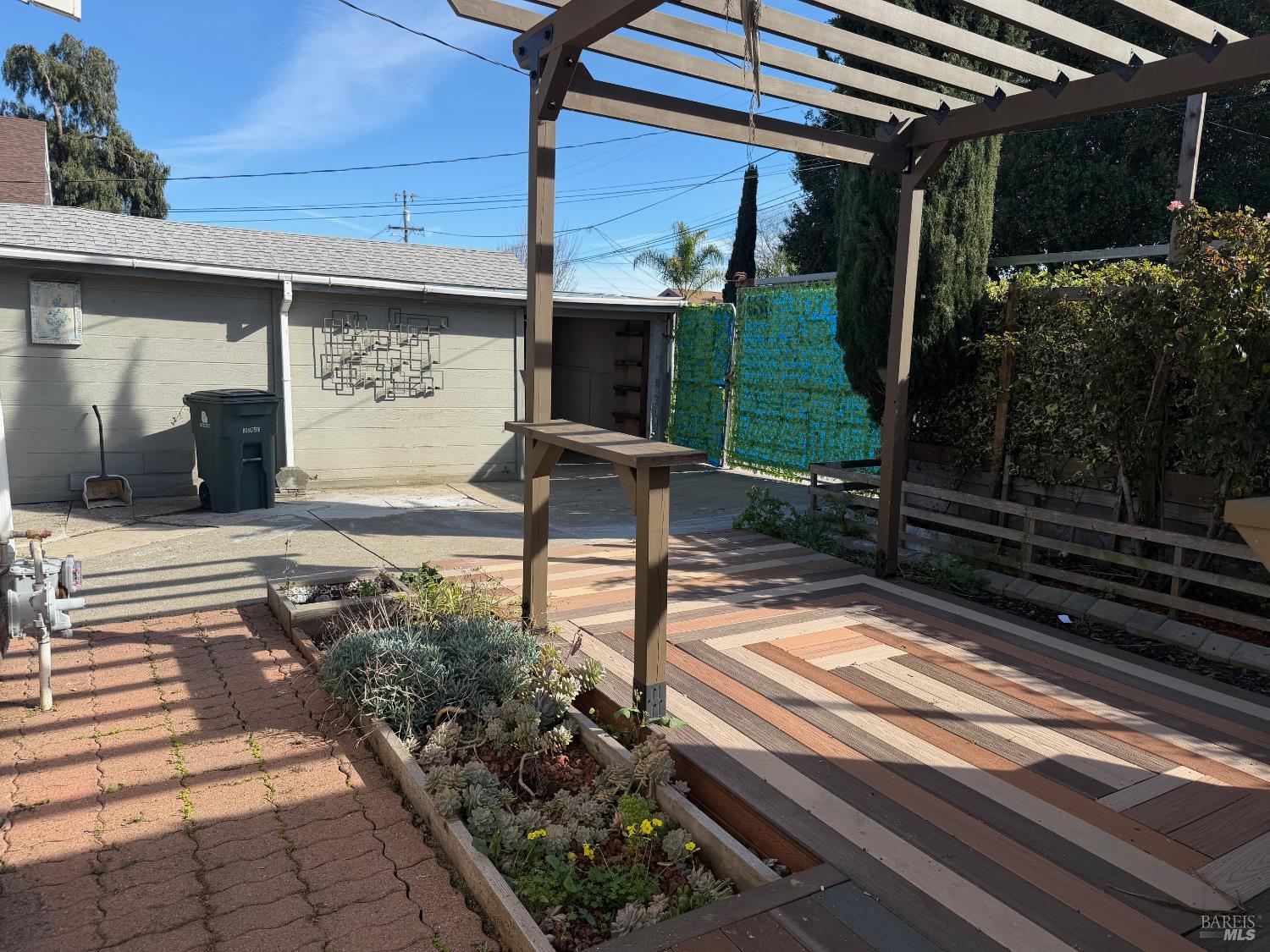 Detail Gallery Image 8 of 12 For 2002 Marin St, Vallejo,  CA 94590 - 2 Beds | 2 Baths