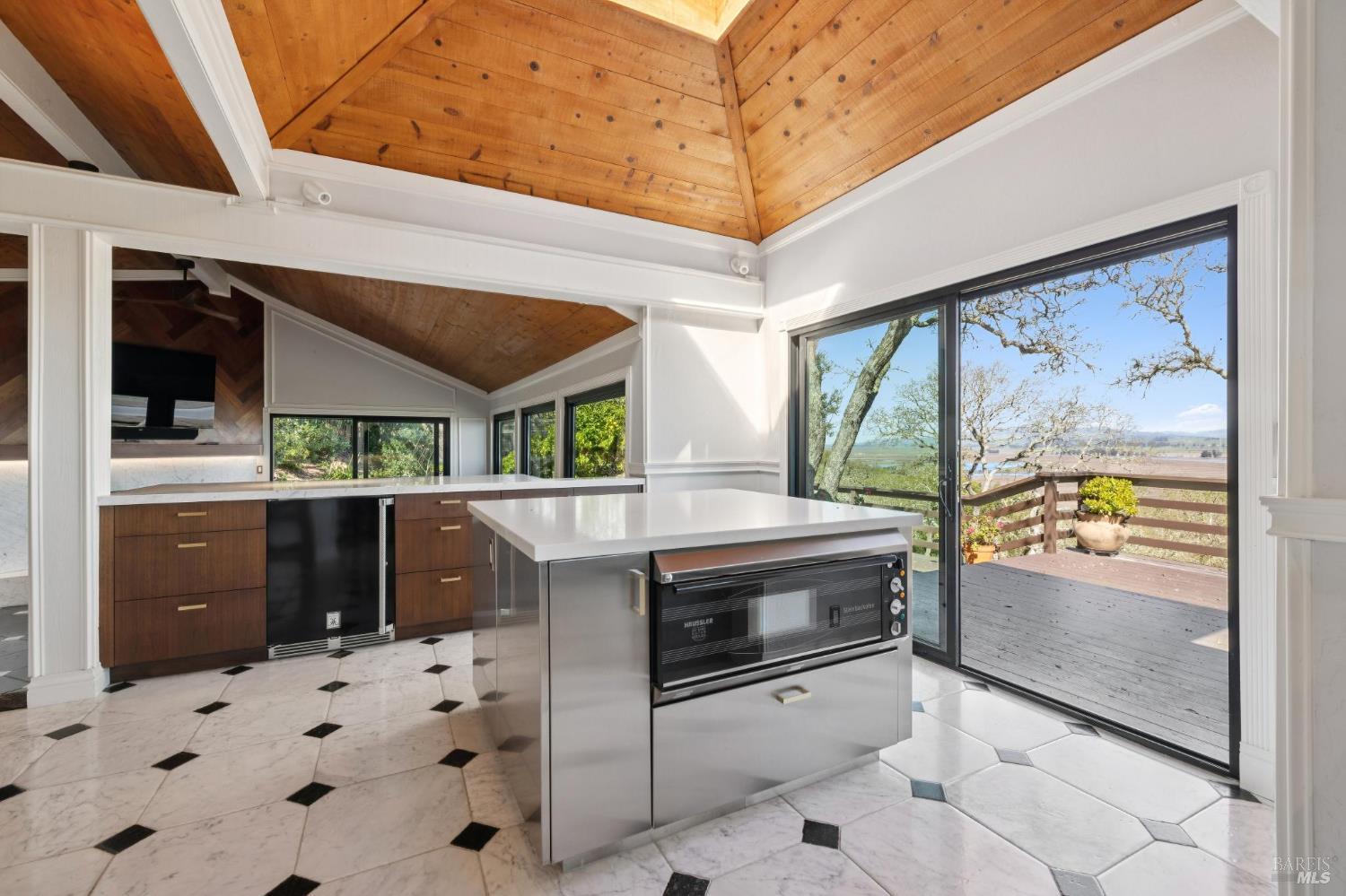 Detail Gallery Image 23 of 66 For 160 Crest Rd, Novato,  CA 94945 - 3 Beds | 3/2 Baths