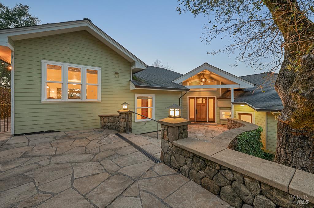 Detail Gallery Image 2 of 39 For 801 Samantha Ct, Healdsburg,  CA 95448 - 5 Beds | 4 Baths