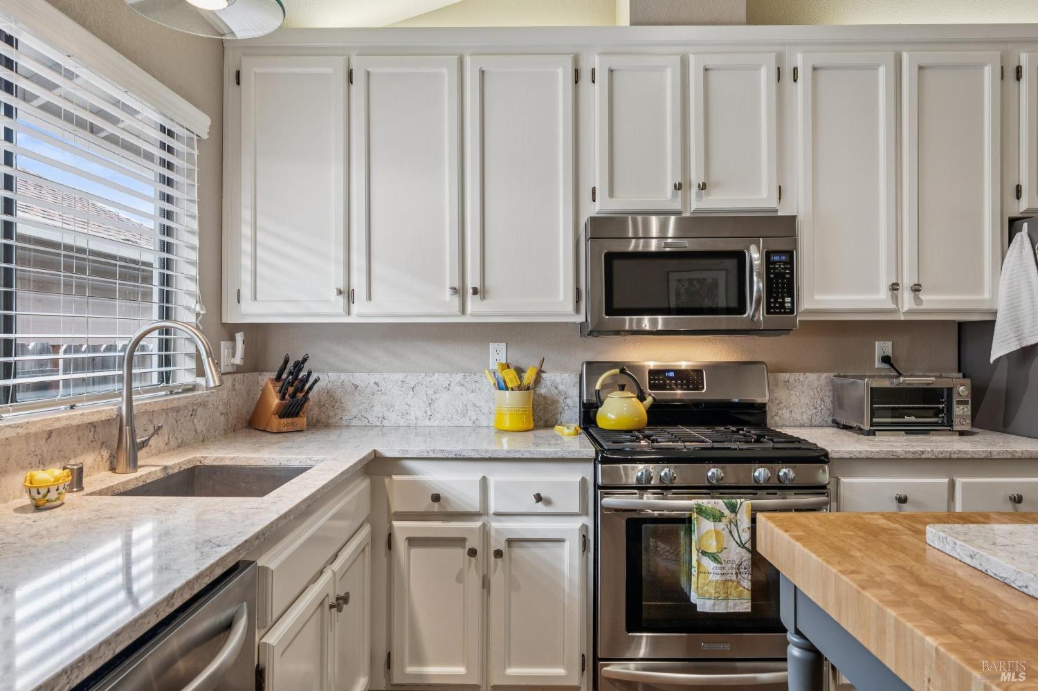 Detail Gallery Image 14 of 32 For 1239 Herbazal St, Sonoma,  CA 95476 - 2 Beds | 2 Baths