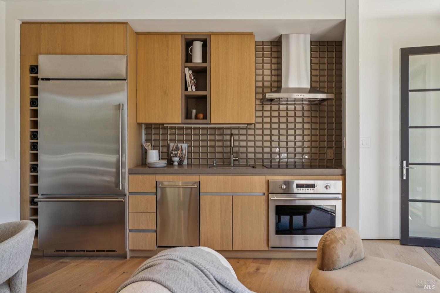 Detail Gallery Image 36 of 43 For 2 Upper Alcatraz Pl, Mill Valley,  CA 94941 - 5 Beds | 5/1 Baths